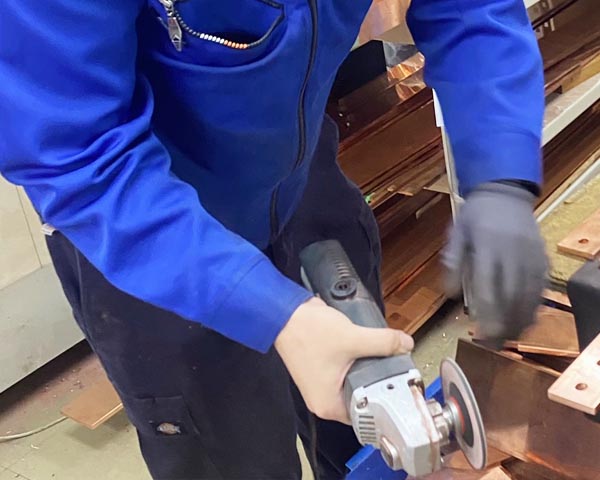 エルメント工業株式会社スタッフ